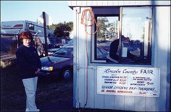 Picture of Vicki going into the Fair.